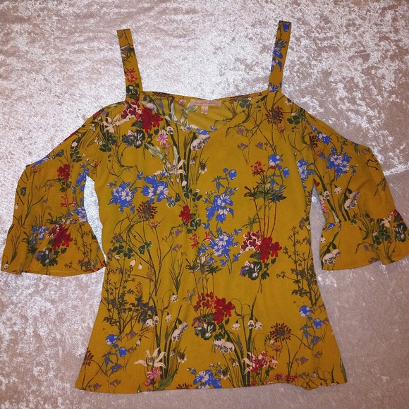 Gibson + Latimer Boho Floral Cold Shoulder Top - Picture 4 of 6